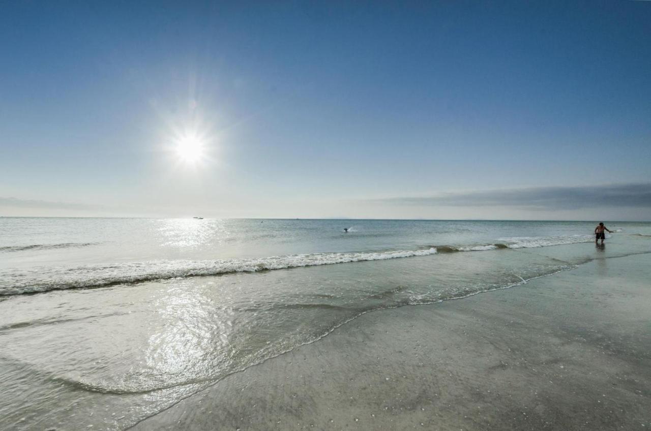 Gorgeous 3 Bedroom Condo In The Perfect Locationseaoats302 St. Pete Beach Exterior photo